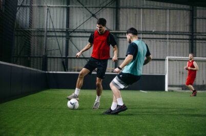 Dribble sur un terrain de foot5 à l'Autre Usine Cholet