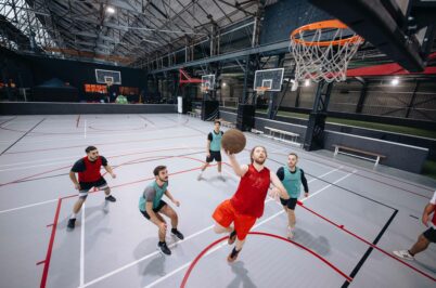 Panier au terrain de basket à l'Autre Usine Cholet